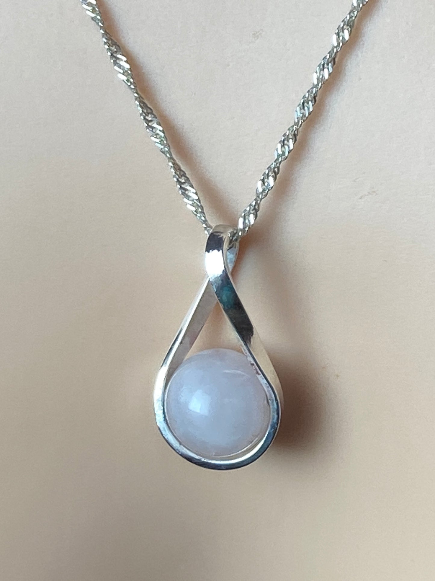 Rose quartz silver necklace