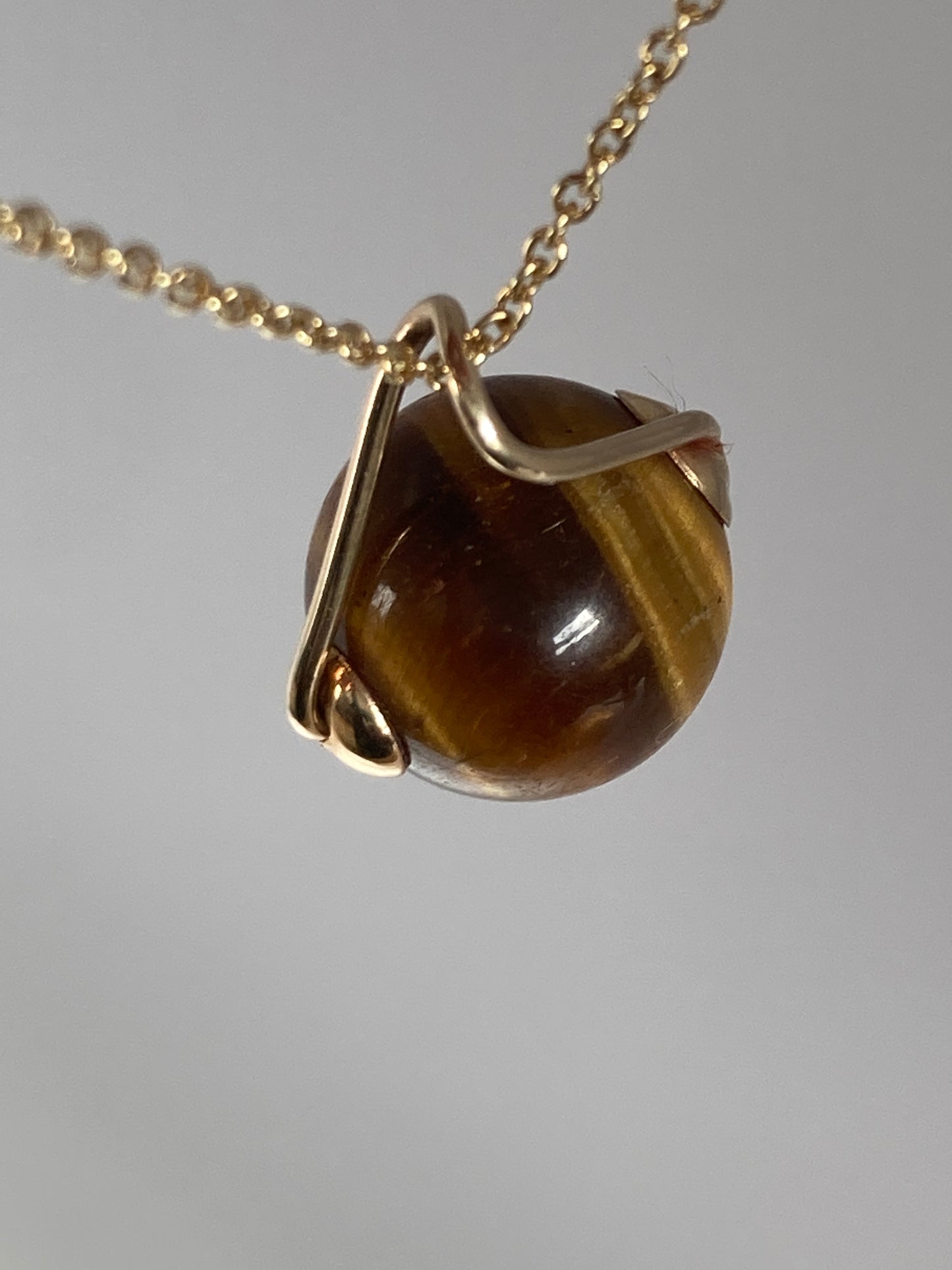 9ct gold tiger’s eye necklace