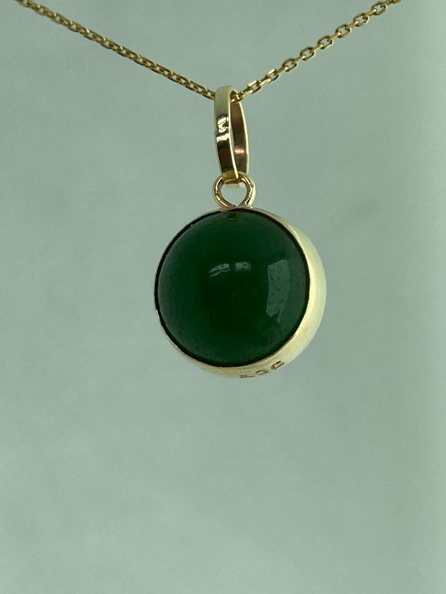 9ct gold Green jade pendant, 18” chain