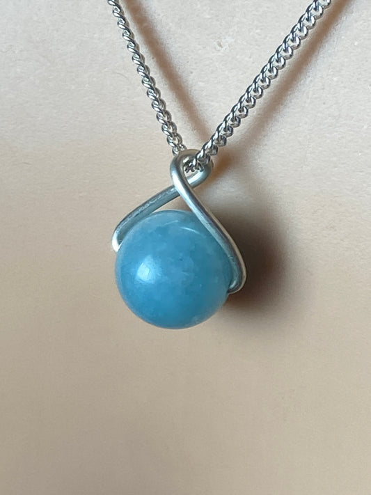 Blue crystal ￼Silver necklace