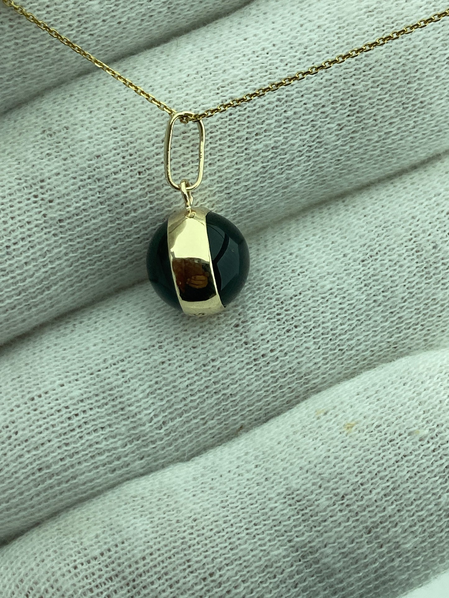 Black onyx gold pendant, 9ct gold pendant, 18” chain