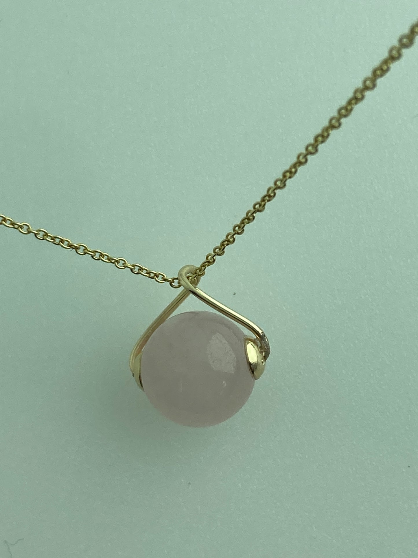 9ct Gold rose quartz necklace