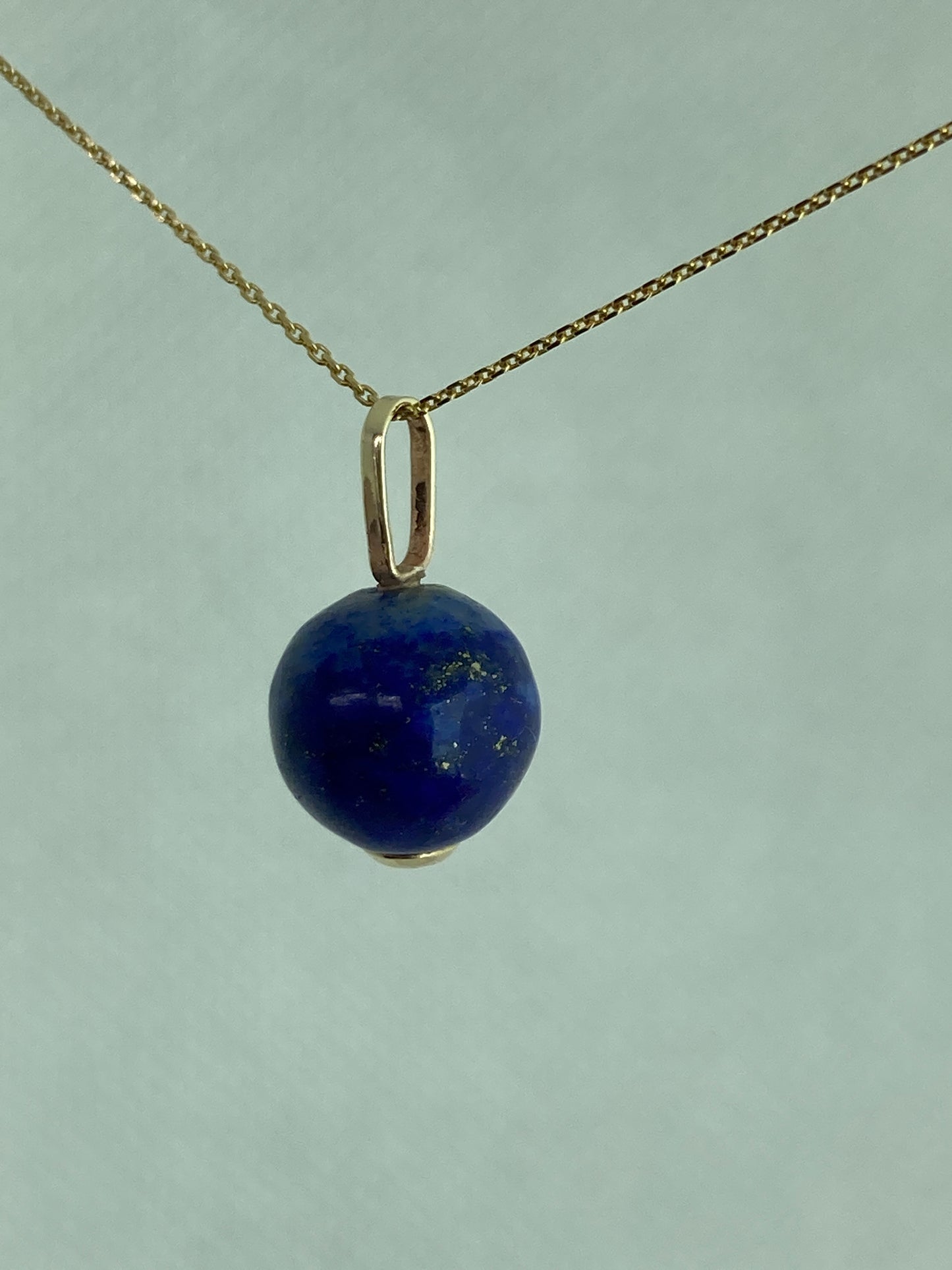 Lapis lazuli 9ct gold pendant, 18” chain