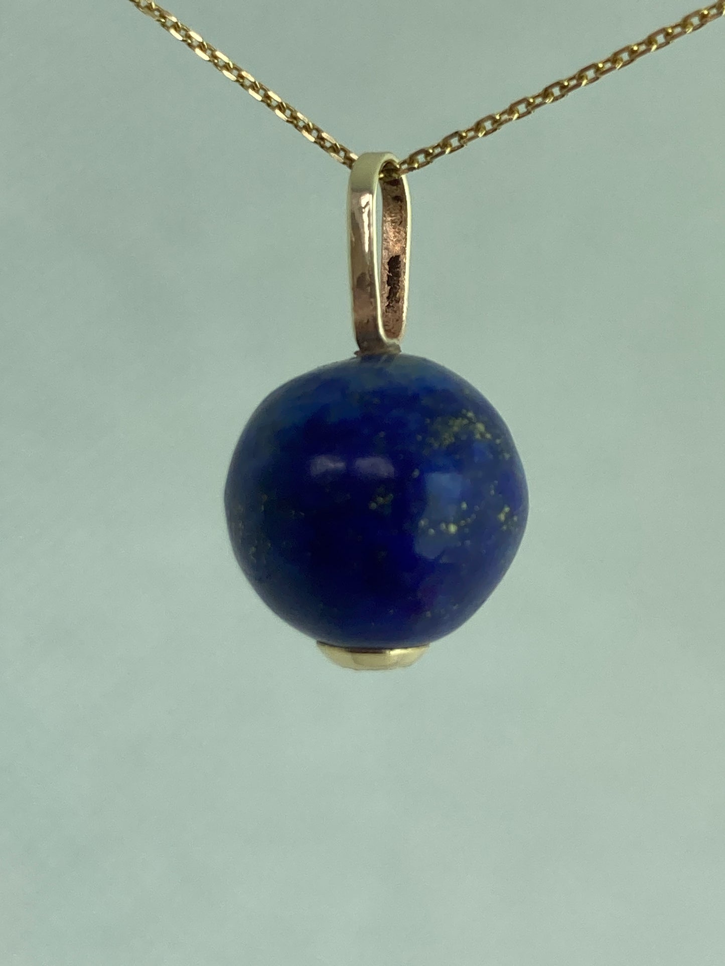 Lapis lazuli 9ct gold pendant, 18” chain