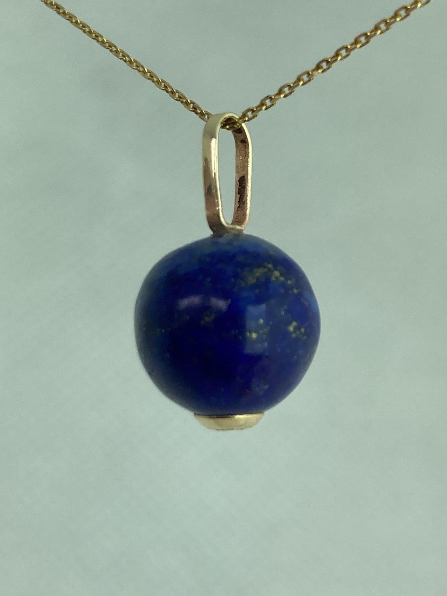 Lapis lazuli 9ct gold pendant, 18” chain