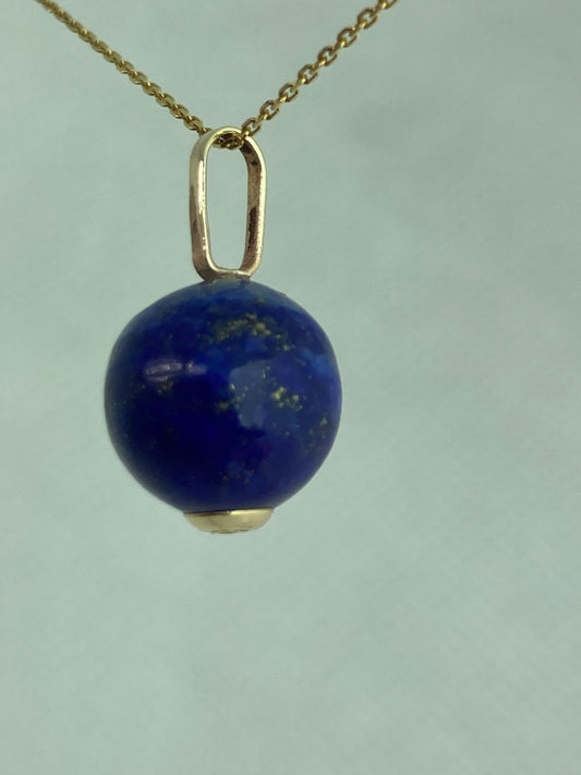 Lapis lazuli 9ct gold pendant, 18” chain