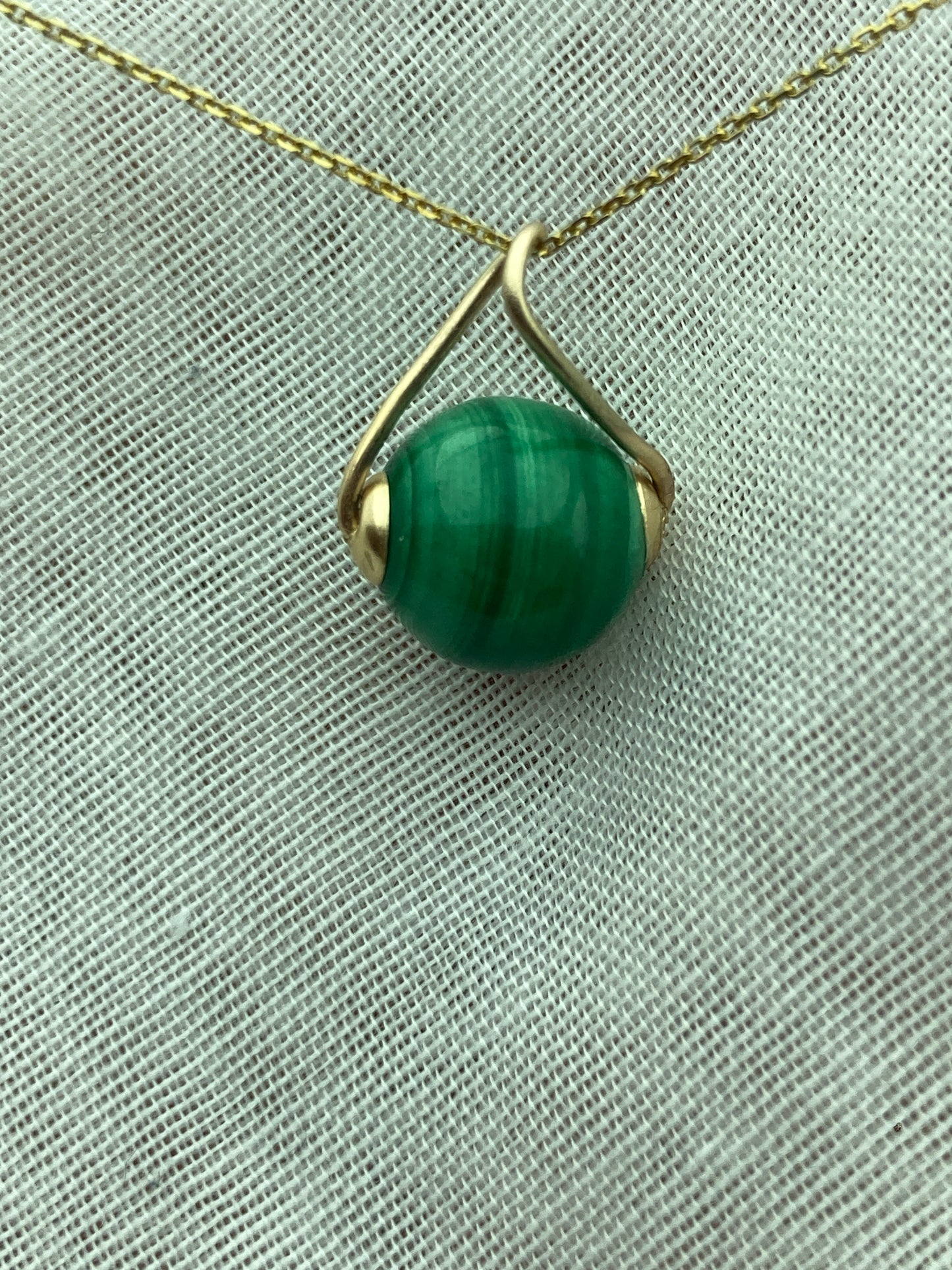 9ct gold Malachite pendant, solid 9ct yellow gold necklace, 18” gold chain