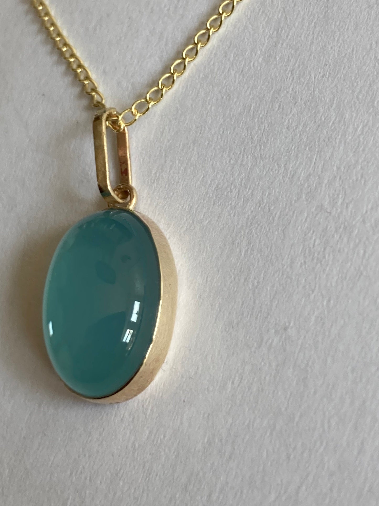 9ct gold blue pendant