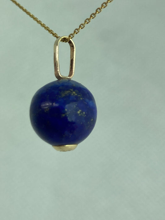 Lapis lazuli 9ct gold pendant, 18” chain