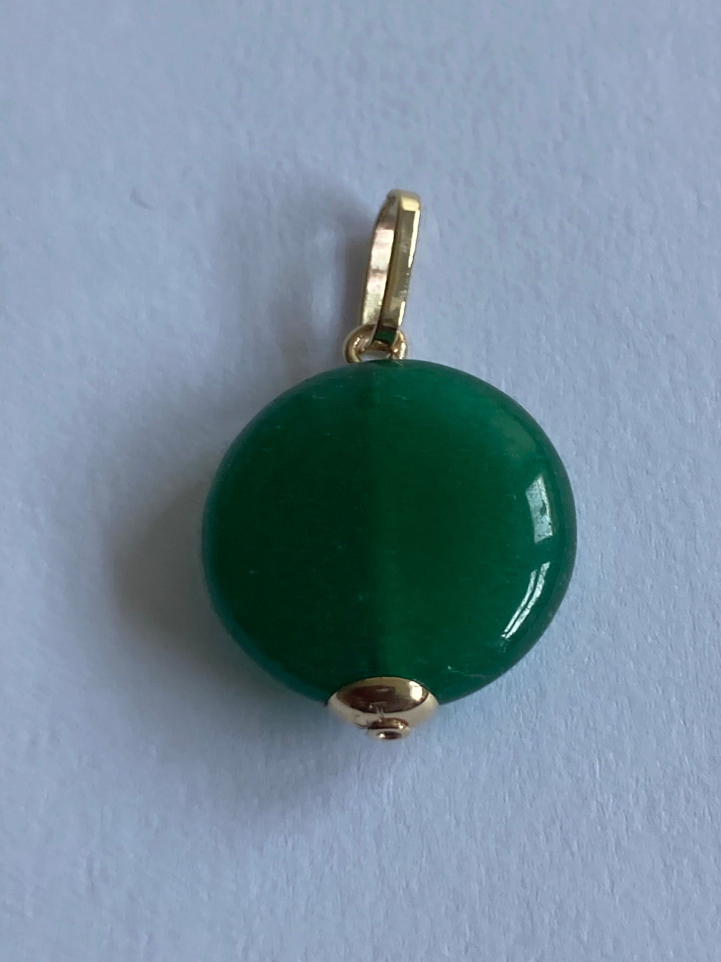 Gold Green onyx pendant, solid 9ct yellow gold, round natural gemstone