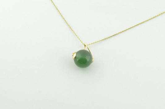Green onyx pendant, solid 9ct yellow gold, round natural gemstone